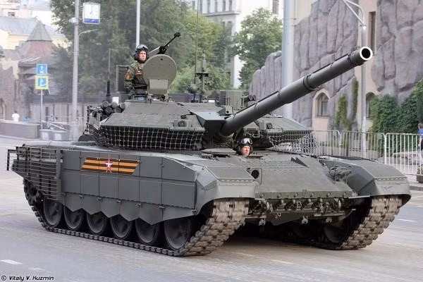 Bộ Quốc phòng Nga nói rõ, 90 xe tăng T-72B3 và T-72B3M hiện đại hóa, khoảng 80 chiếc xe tăng chủ lực T-80BVM và một lô T-90M Proryv (chưa rõ số lượng) dự kiến sẽ được đưa vào thành phần tác chiến trong năm nay.