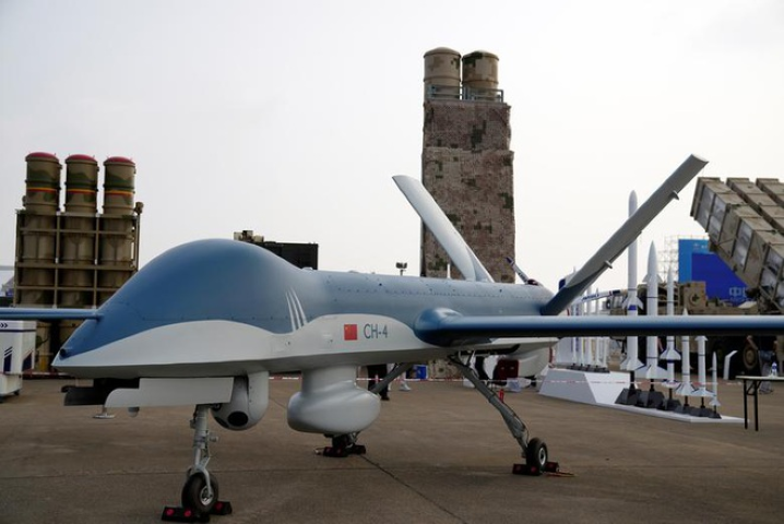  Triển lãm Hàng không và Vũ trụ quốc tế Trung Quốc diễn ra ở Chu Hải, Quảng Đông từ ngày 28/9-3/10. Trong sự kiện này, Trung Quốc đã giới thiệu dàn vũ khí do họ sản xuất trong nước bao gồm các máy bay, UAV, và hệ thống tên lửa. Trong ảnh: Một chiếc UAV CH-4.