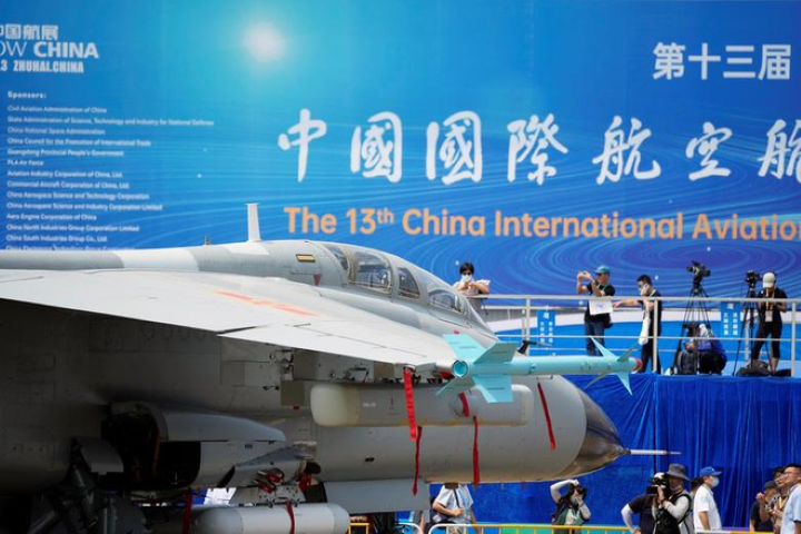 Máy bay chiến đấu - ném bom JH-7AII.