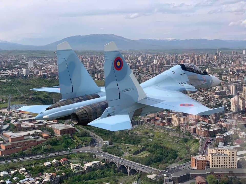Armenia hiện đang sở hữu bốn tiêm kích Su-30SM hiện đại được mua từ Nga. Điều đáng chú ý đó là Armenia được quyền mua dàn tiêm kích này với giá nội địa - chức không phải với giá xuất khẩu.
