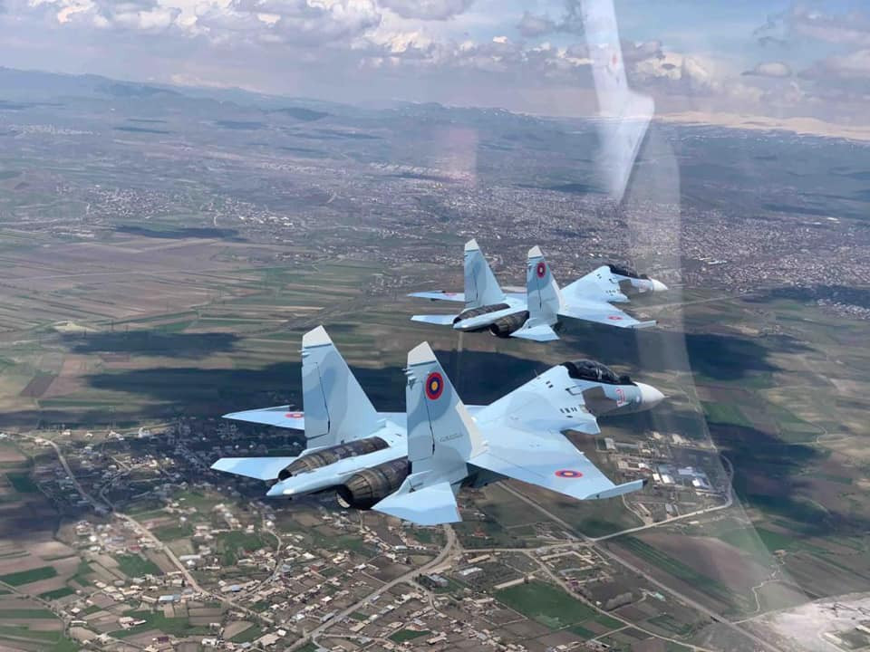 Ngoài tiêm kích Su-30SM, Không quân Armenia còn sở hữu 10 máy bay cường kích Su-25K, cũng được mua từ phía Nga, trong đó có một chiếc được sử dụng cho nhiệm vụ huấn luyện. Nguồn ảnh: YD.