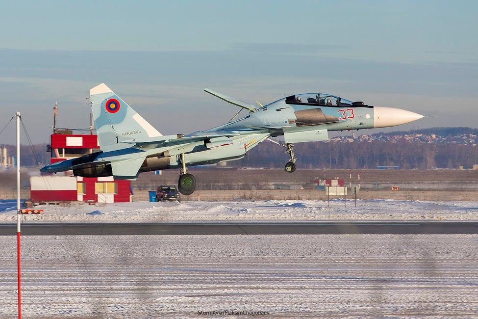 Tiêm kích Su-30SM của Armenia có khả năng mang theo tối đa tới 8 tấn vũ khí các loại, bao gồm tên lửa không đối không, tên lửa đối hạm hoặc tên lửa đối đất và bom.