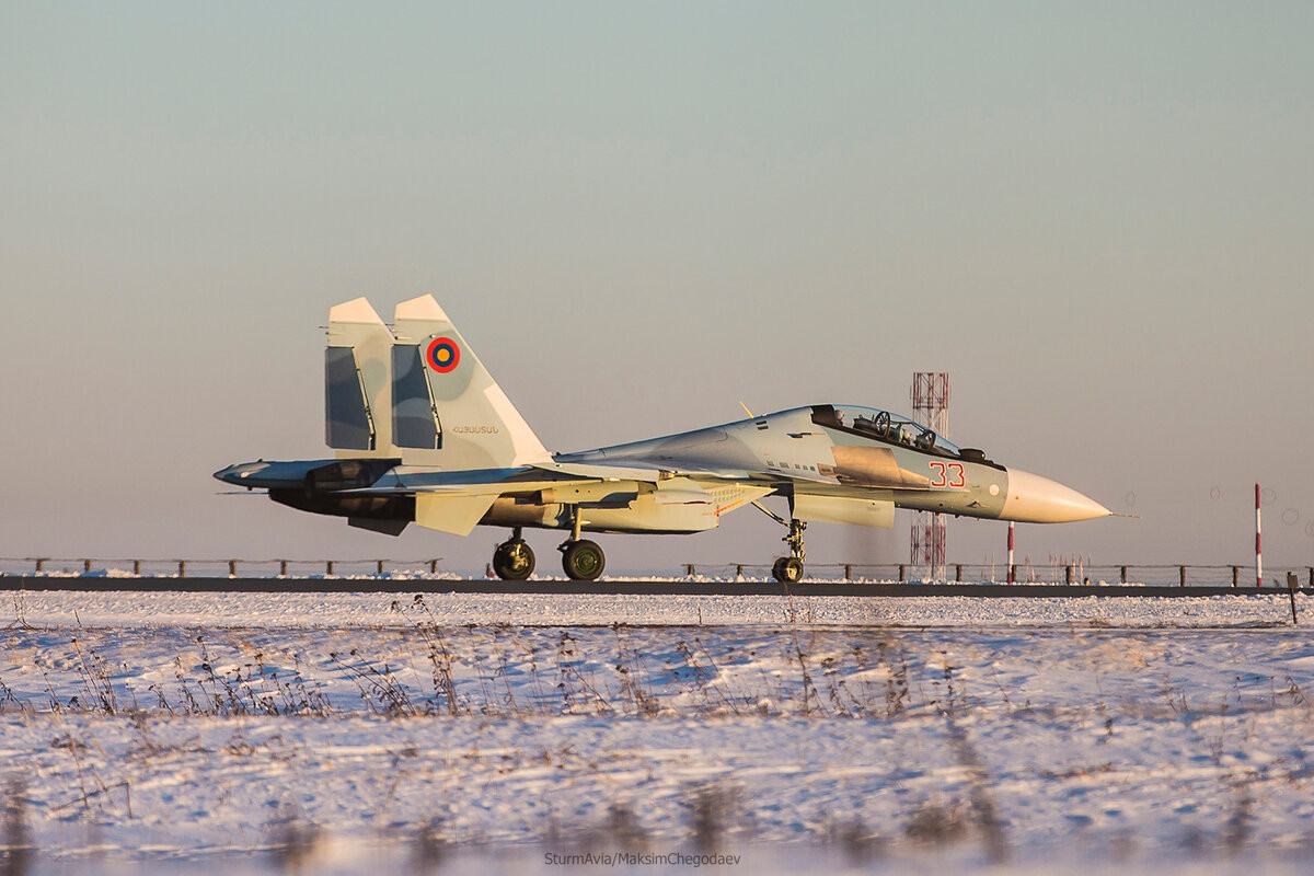 Trước đó trong cuộc xung đột kéo dài một tháng rưỡi giữa Armenia và Azerbaijan, toàn bộ dàn chiến đấu cơ Su-30SM hiện đại của Armenia được cho là chỉ nằm im một chỗ, không hề được động đến.