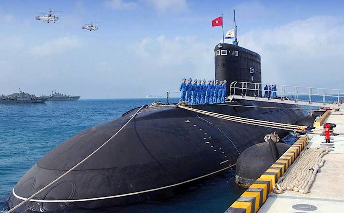 Bản thân Hải quân Nga cũng đang sử dụng các tàu ngầm loại này trong biên chế, ngoài ra các lực lượng hải quân lớn khác như Trung Quốc, Ấn Độ cũng đang sở hữu loại tàu ngầm này. Nguồn ảnh: TL.