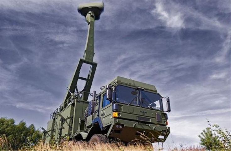 Cuối cùng là tên lửa đánh chặn CAMM được thiết kế tiêu diệt máy bay chiến đấu, máy bay không người lái, thậm chí cả tên lửa hành trình. Đạn được phóng theo phương thẳng đứng, bao quát toàn bộ các hướng và cho thời gian phản ứng rất nhanh.