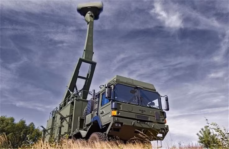 Cuối cùng là tên lửa đánh chặn CAMM được thiết kế tiêu diệt máy bay chiến đấu, máy bay không người lái, thậm chí cả tên lửa hành trình. Đạn được phóng theo phương thẳng đứng, bao quát toàn bộ các hướng và cho thời gian phản ứng rất nhanh.