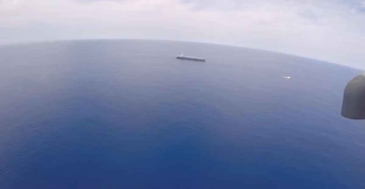 Hải quân Mỹ vừa tiến hành thử nghiệm nổ ngay cạnh tàu sân bay USS Gerald R. Ford để kiểm tra khả năng chịu sốc của phần khung thân tàu.