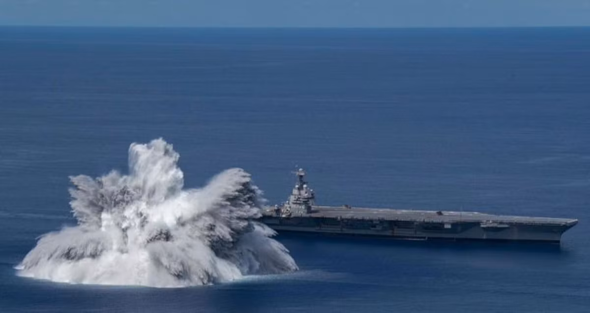 Được trang bị rất nhiều công nghệ mới cực kỳ hiện đại, tàu sân bay USS Gerald R. Ford có độ giãn nước lên tới 100.000 tấn, dài 333 mét, lườn rộng nhất 78 mét, cao 76 mét và có khả năng di chuyển với tốc độ lên tới 30 hải lý/giờ.
