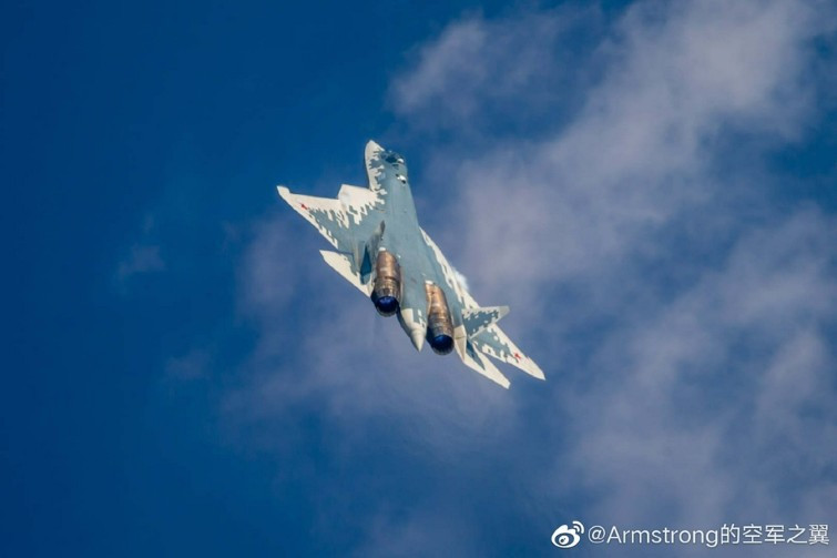 Như thường lệ, máy bay chiến đấu Su-57 sẽ một lần nữa xuất hiện trong buổi triển lãm năm nay, tuy nhiên không rõ phiên bản này có nhận được sự nâng cấp gì rõ rệt so với trước đó hay không.