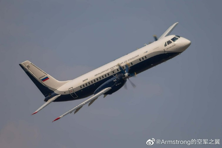 Thu hút được nhiều sự chú ý nhất trong triển lãm năm nay, có lẽ là phiên bản máy bay chiến đấu một động cơ, tới giờ vẫn được Nga phủ bạt kín mít trong khuôn viên triển lãm.