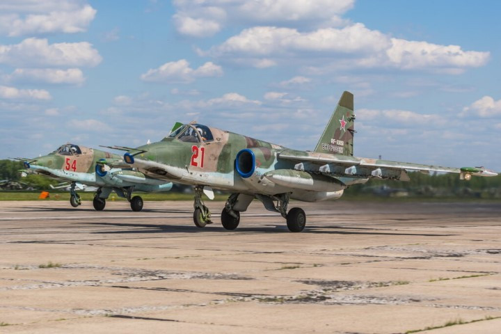 Để đảm bảo công bằng cho các đội thi đấu, mọi loại vũ khí được đưa vào sử dụng trong phần thi này đều sẽ là tên lửa và bom không dẫn đường - để đề cao trình độ của phi công, chứ không phải của công nghệ.