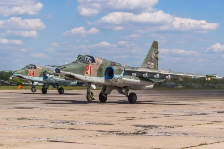 Để đảm bảo công bằng cho các đội thi đấu, mọi loại vũ khí được đưa vào sử dụng trong phần thi này đều sẽ là tên lửa và bom không dẫn đường - để đề cao trình độ của phi công, chứ không phải của công nghệ.