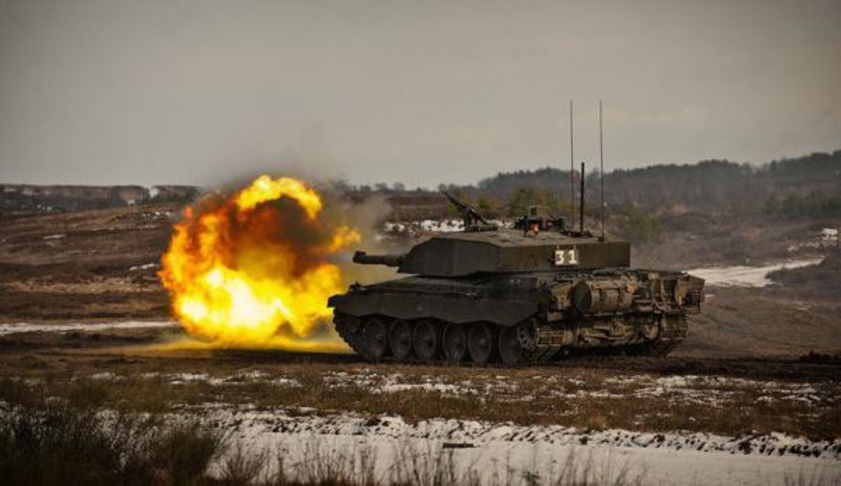 Challenger 2 dùng pháo 120mm L30A1 rãnh xoắn, tuy có ưu điểm cho sơ tốc đầu nòng cao, bắn chính xác nhưng dễ bị mài mòn, khó chế tạo hơn pháo nòng trơn.