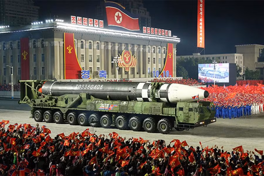 Không ngạc nhiên khi thu hút sự chú ý lớn nhất là các tên lửa, đặc biệt là tên lửa đạn đạo phóng từ tàu ngầm Pukguksong-4 (SLBM) và Hwasong-16.