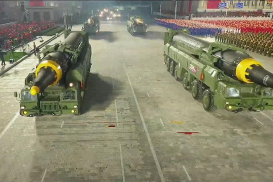 Nhưng trên tất cả, sức mạnh thực sự của Triều Tiên là kho vũ khí hạt nhân. Với kho vũ khí được cho là có từ 30 đến 40 đầu đạn hạt nhân, Triều Tiên có thể sử dụng những vũ khí đó để làm suy giảm khả năng triển khai của đối phương.