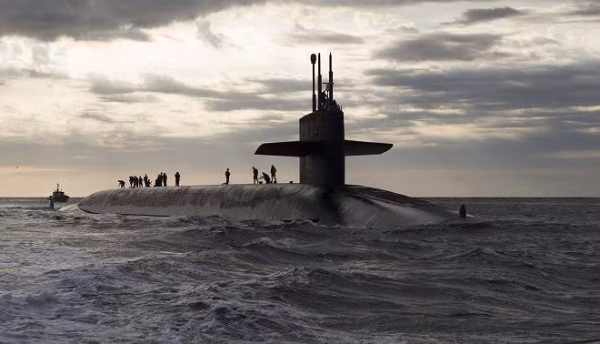 Hệ thống điện tử bao gồm radar trinh sát thủy siêu âm AN/BQQ-6, một biến thể nâng cấp hiện đại của sonar AN/BQQ-5 được lắp đặt trong tàu ngầm đa mục đích.