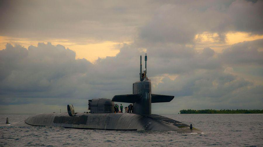 Để mang được kho vũ khí khổng lồ như vậy, những chiếc tàu ngầm hạt nhân chiến lược Ohio có lượng giãn nước toàn tải lên đến 18.450 tấn, dài 170m, rộng tới 13m.