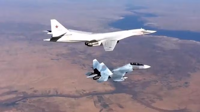 Khi đó bộ ba máy bay ném bom chiến lược của Lực lượng Hàng không - Vũ trụ Nga sẽ có sự thay đổi về chất, được so sánh như “bình cũ nhưng rượu mới”, đây là sự bổ sung cần thiết trong khi chờ đợi chiếc PAK DA sẵn sàng.