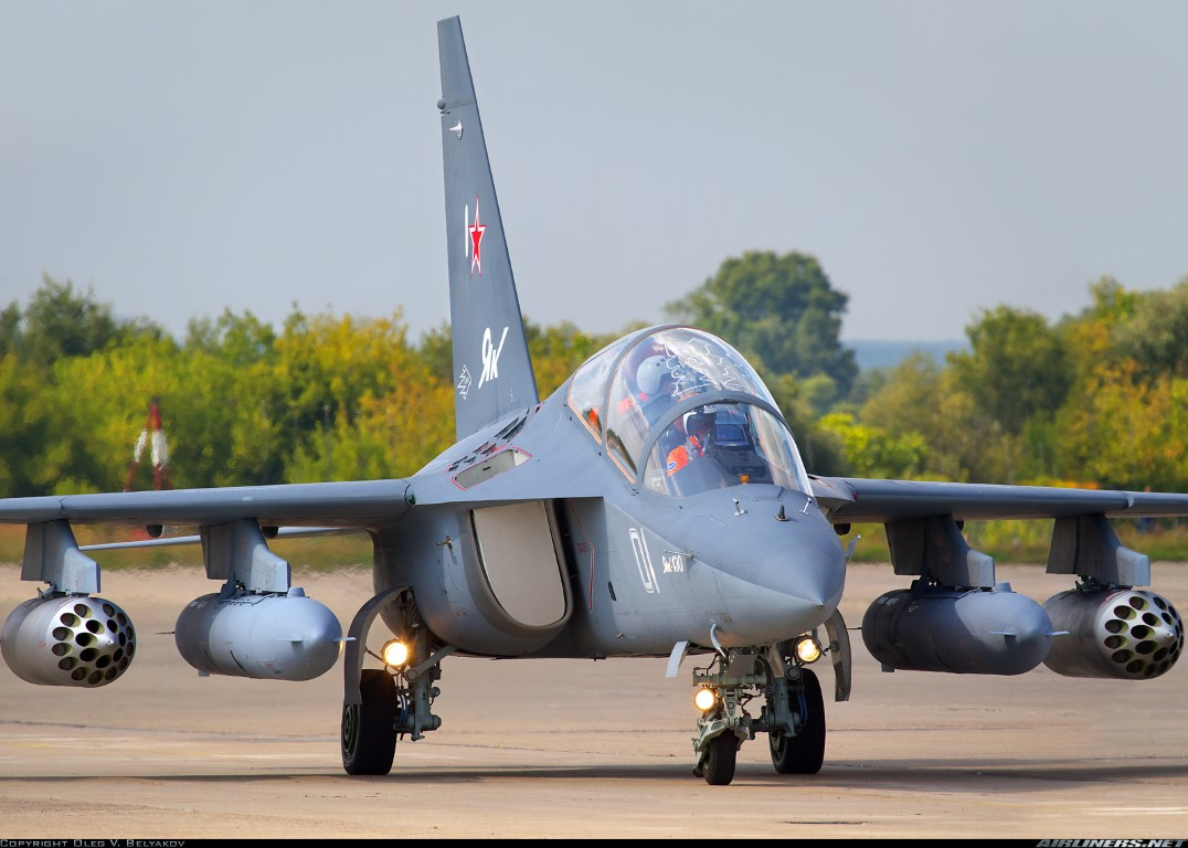Yak-130 là máy bay phản lực hai chỗ ngồi, được thiết kế để trở thành máy bay huấn luyện phi công tiêm kích chiến đấu. Loại máy bay này được thiết kế để có thể mang theo nhiều loại vũ khí khác nhau, kể cả vũ khí của phương Tây.