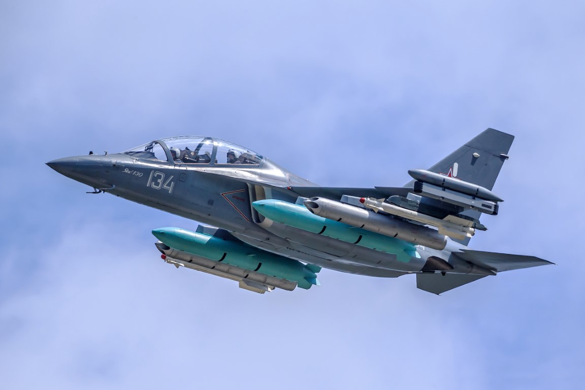 Việc Việt Nam đặt mua các huấn luyện cơ Yak-130 của Nga là chủ đề được báo giới quốc tế hết sức quan tâm. Mới đây, tờ Sputnik của Nga đã hé lộ thời điểm Nga dự định hoàn thành bàn giao máy bay huấn luyện chiến đấu Yak-130 cho Việt Nam.