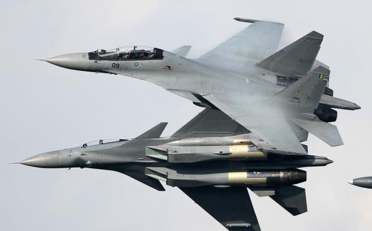 Ngoài radar, hệ thống điện tử hàng không của Su-30MKM có nhiều khác biệt với biến thể Su-30MK trong khu vực.
