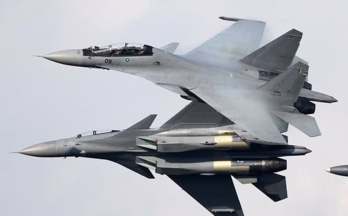 Ngoài radar, hệ thống điện tử hàng không của Su-30MKM có nhiều khác biệt với biến thể Su-30MK trong khu vực.