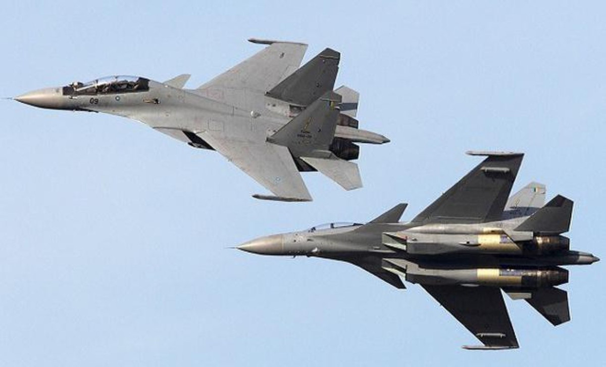 Bên cạnh đó, Su-30MKM còn trang bị động cơ tuabin phản lực AL-31FP có khả năng phụt chỉnh hướng. Nghĩa là vòi phun của động cơ có khả năng di chuyển lên xuống.