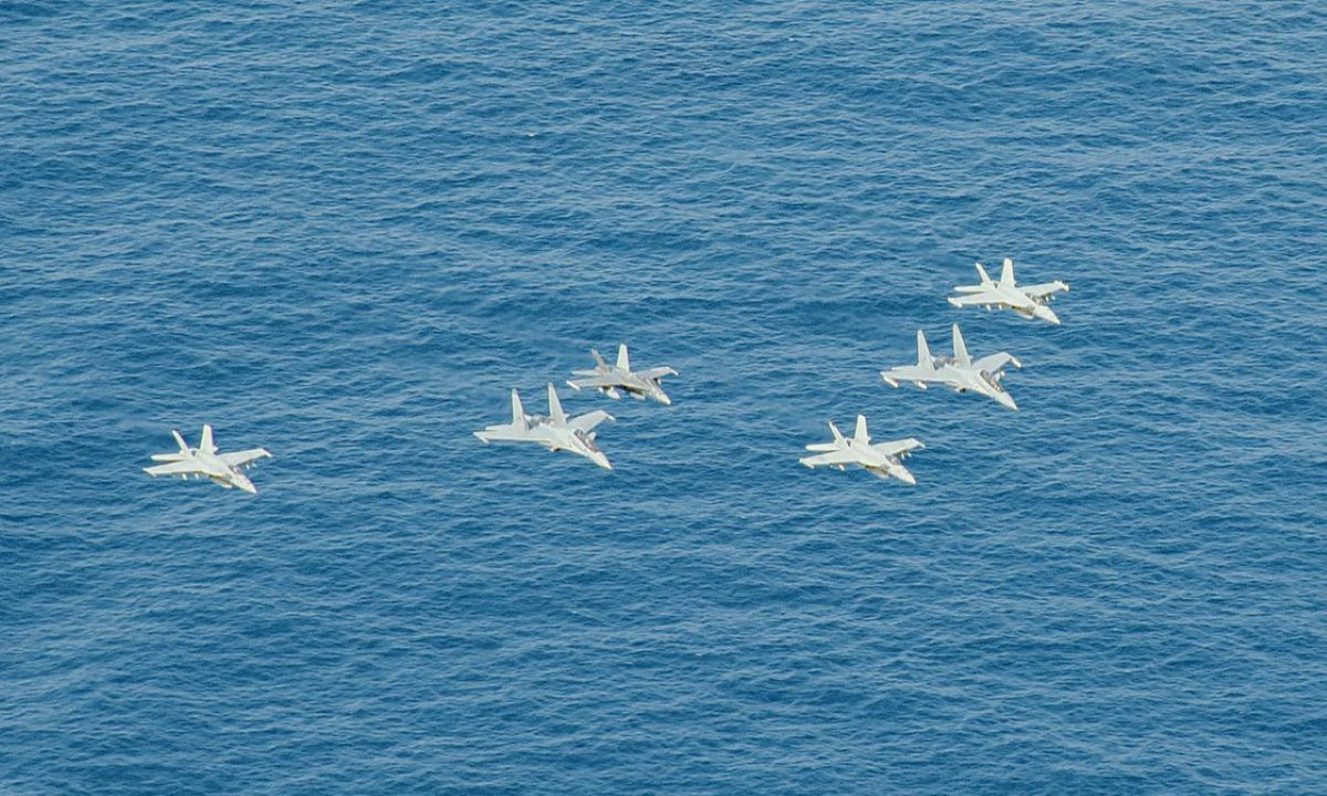 Trong hai ngày diễn tập, lực lượng Mỹ và Malaysia đã thực hành khoa mục không chiến giữa các loại tiêm kích do Nga và Mỹ sản xuất và hiệp đồng tác chiến trên không.