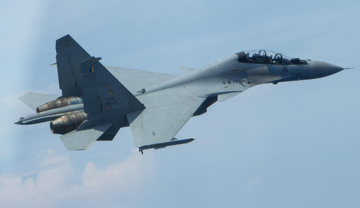 Trong chế độ không đối đất/đối hải, nó có thể phát hiện nhóm xe tăng ở cự ly 40-50km hoặc tàu khu trục ở cự ly 80-120km. Tính năng của N011M BARS vượt trội hoàn toàn radar N001 VEP trên Su-30MK.