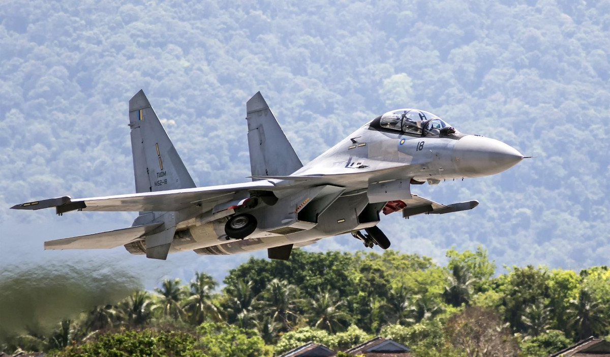 Về hệ thống vũ khí, Su-30MKM cũng có tải trọng và số giá treo tương tự Su-30MK, cùng với đó là chủng loại vũ khí.