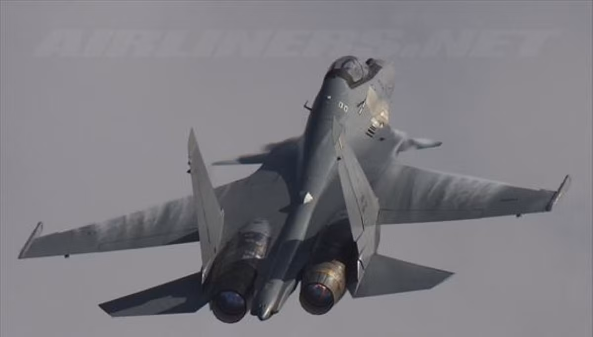 Sự kết hợp cánh mũi cùng động cơ vertor hướng giúp Su-30MKM trở nên vượt trội về tính cơ động, linh hoạt trong các cuộc không chiến.
