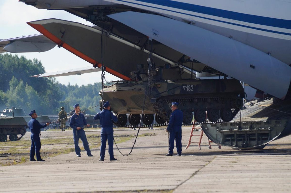 "Những cuộc tập trận bất ngờ năm nay có quy mô toàn diện, nhưng chúng không giống nhau về độ phức tạp và dấu hiệu tác chiến - chiến lược, như khi một số lượng lớn các đơn vị chiến đấu được triển khai trên khoảng cách 5.000 km".