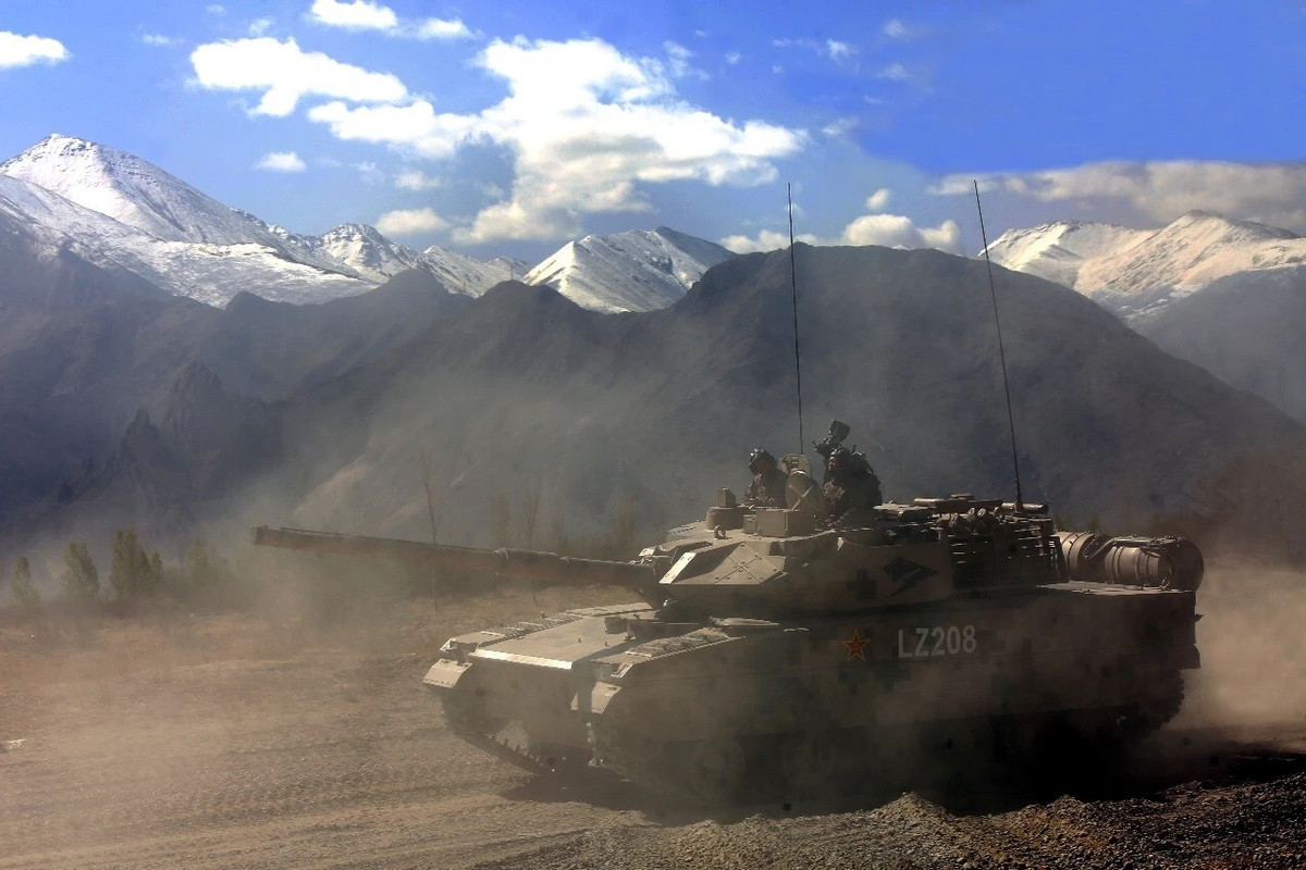 Khi hoạt động ở khu vực núi cao, không khí loãng, động cơ của xe tăng T-15 vẫn sẽ đủ khả năng cung cấp khả năng cơ động cao cho chiếc xe tăng này.