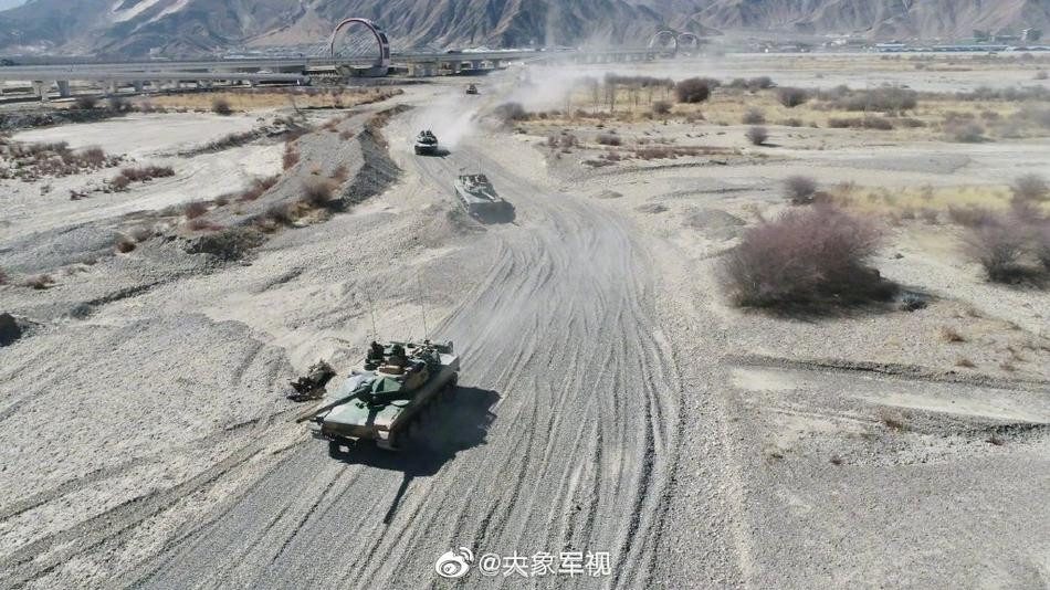 Có trọng lượng chỉ 33 tấn, xe tăng hạng nhẹ của Trung Quốc có khả năng cơ động cũng như vận chuyển dễ dàng hơn nhiều so với các loại xe tăng chủ lực khác, vốn có trọng lượng ít nhất trên 45 tấn.