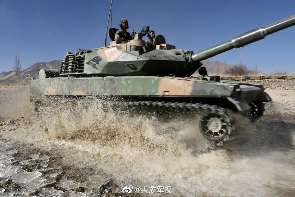 Trong cuộc diễn tập trên Cao nguyên Thanh Hải - Tây Tạng, xe tăng T-15 đã chứng tỏ được ưu điểm vượt trội của mình với những màn cơ động cực tốt, bất chấp địa hình bị chia cắt mạnh.