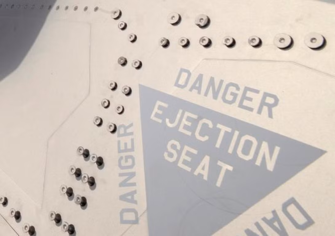 Khác với tiêm kích chiến đấu của Nga, các máy bay tàng hình thế hệ mới của Mỹ, đều sử dụng loại ốc vít chống trượt đặc biệt. Thiết kế của loại ốc vít này sẽ giúp chúng không thể tự bung ra khi máy bay rung lắc trong quá trình sử dụng.