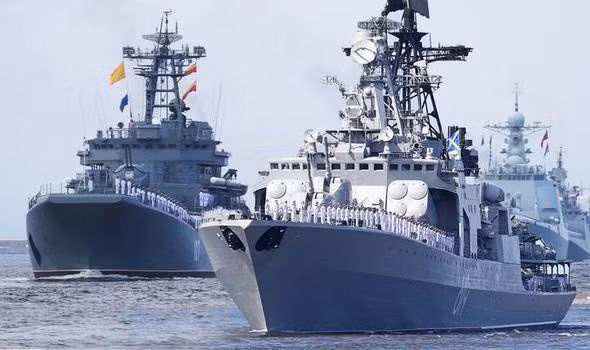 Đặc điểm của đài radar điều khiển hỏa lực Mineral-ME đó là nó lợi dụng hiện tượng phản xạ sóng điện từ qua tầng điện ly để xác định vị trí của chiến hạm đối phương phía sau đường chân trời.