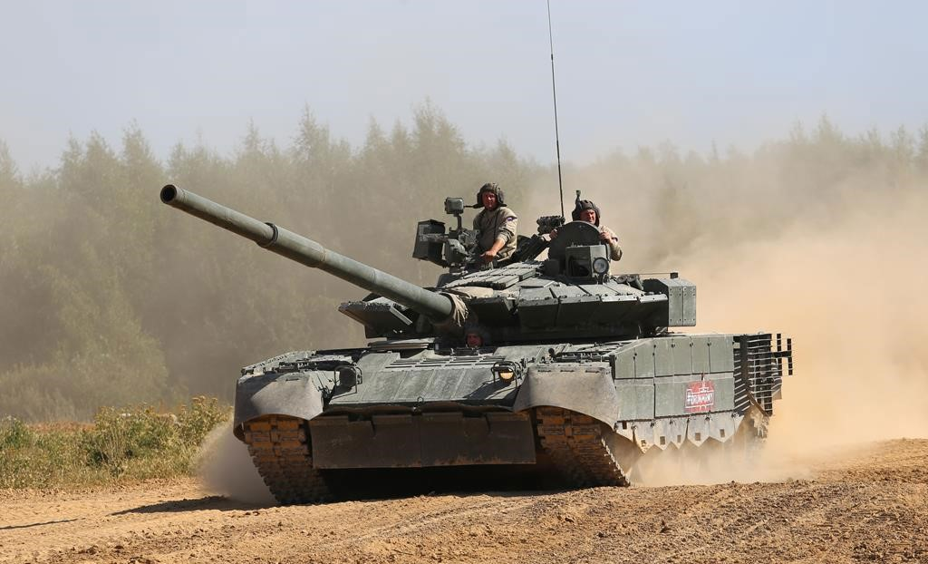 Bao phủ bên ngoài xe tăng T-90M là các lớp giáp phản ứng nổ thế hệ thứ tư tiên tiến mang tên Relikt, khối nổ 4S24 của nó có thể bố trí trong các hộp kim loại hoặc túi treo mềm.