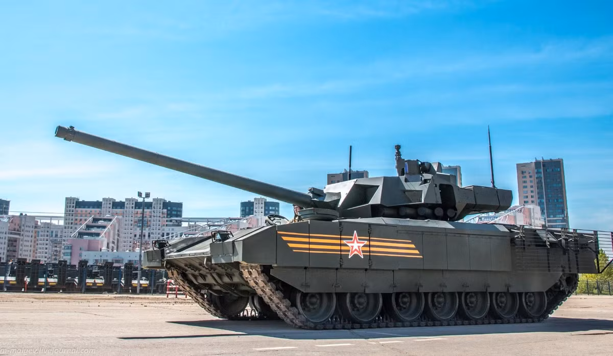 Dù T-90 thể hiện xuất sắc trên chiến trường Syria, nhưng đây vẫn là chiến trường phi đối xứng, phiến quân dù có một số loại vũ khí chống tăng nhất định, nhưng họ hoàn toàn không phải là đối thủ sở hữu những vũ khí chống tăng cực mạnh, để vô hiệu hóa xe tăng T-90.