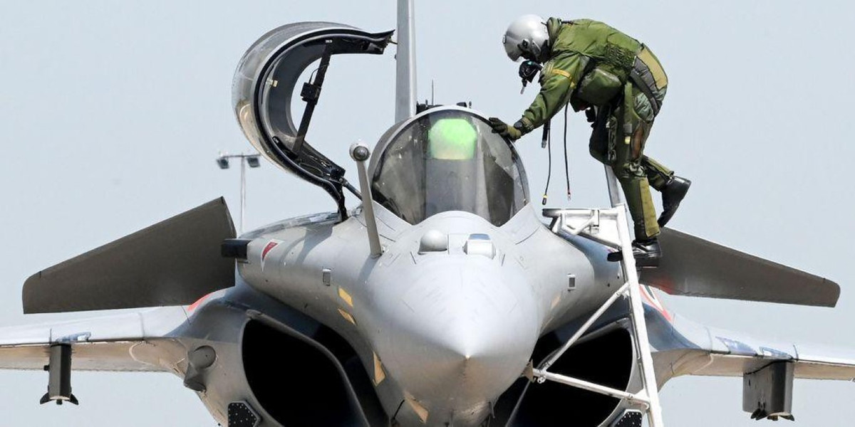 Máy bay được trang bị 2 động cơ phản lực Smecma M88, lực đẩy thô 50 kN/chiếc, 70 kN có đốt sau.