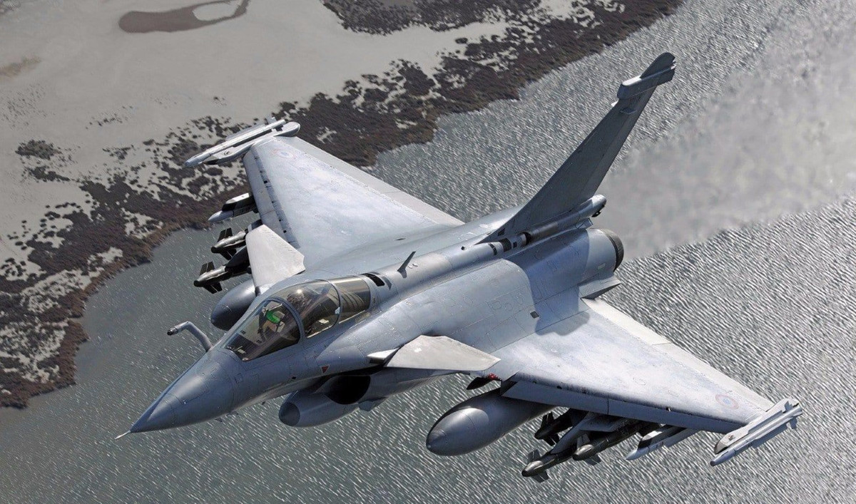 Động cơ sử dụng hệ thống kiểm soát nhiên liệu kỹ thuật số giúp tăng lực đẩy, tiết kiệm nhiên liệu và giảm bức xạ hồng ngoại. Giới phân tích cho rằng tuổi thọ khung thân lẫn động cơ của Rafale hơn hẳn so với Su-30/35.