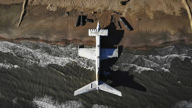 Sải cánh của chiếc máy bay lai tàu thủy này có kích thước rất "không vừa mắt" khi chỉ ngắn bằng 1/3 chiều dài thân.