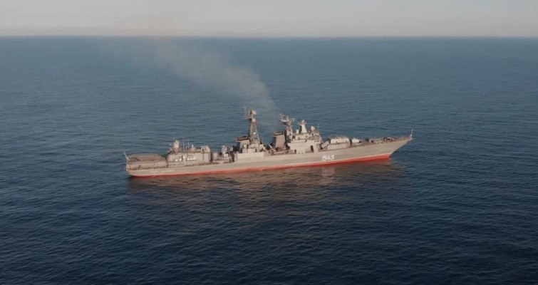 Chiếc khu trục hạm này đã có thành tích thực chiến với cướp biển ở Ấn Độ Dương, hộ tống các đoàn tàu vận tải ở Vịnh Ba Tư... nó bắt đầu trải qua quá trình hiện đại hóa sâu vào năm 2016.