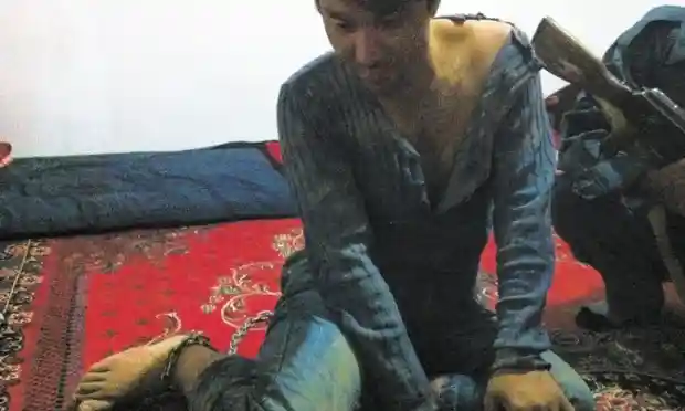 Hồi tuần trước, một đoạn video được đăng tải lên mạng xã hội cho thấy, một kẻ ăn trộm điện thoại ở Kabul, đã bị đám đông binh lính Taliban trói, đánh dã man trước sự chứng kiến của nhiều người.