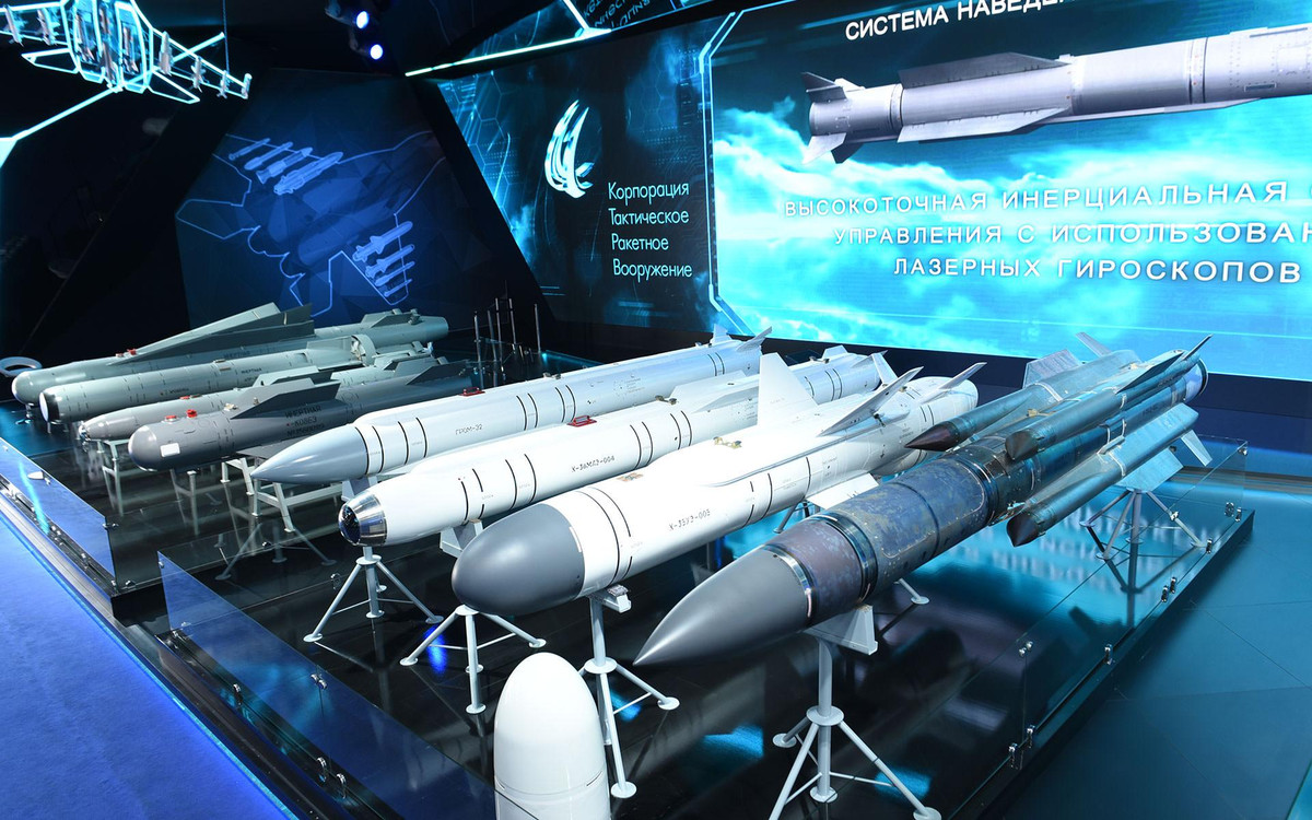 Tên lửa Gremlin thuộc hệ thống vũ khí siêu thanh chính xác cao cho các nền tảng khác nhau, Bộ trưởng Quốc phòng Nga Sergei Shoigu đã cho biết tại cuộc họp báo vào ngày 9/2/2021, nó sẽ được sử dụng để tăng cường tiềm năng răn đe phi hạt nhân.