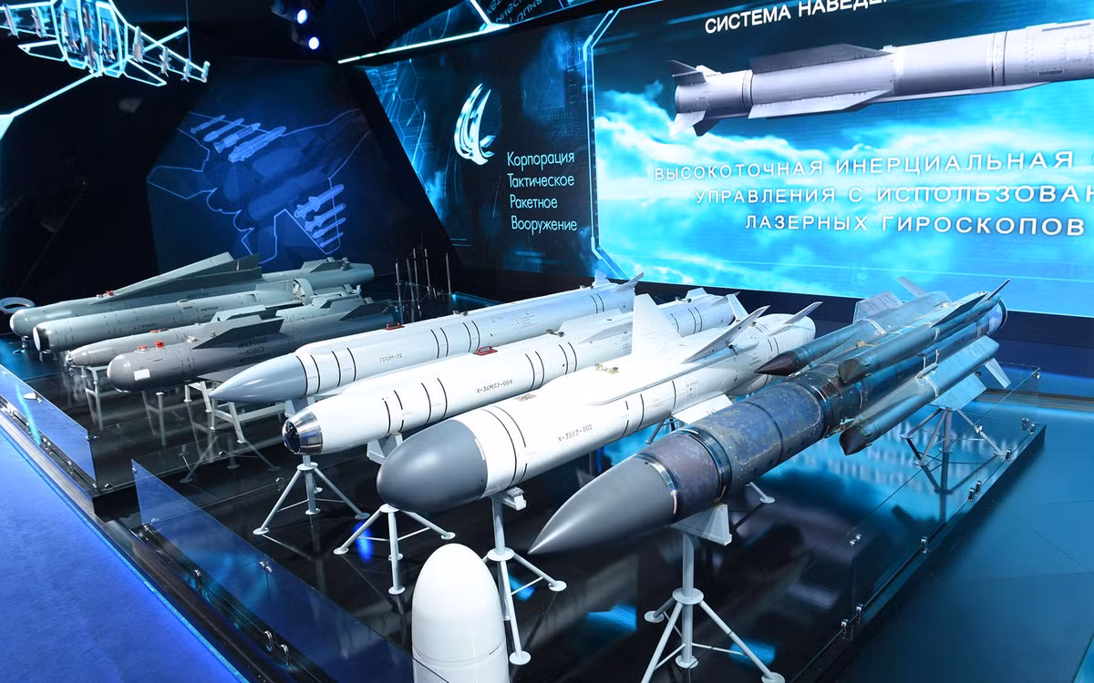 Tên lửa Gremlin thuộc hệ thống vũ khí siêu thanh chính xác cao cho các nền tảng khác nhau, Bộ trưởng Quốc phòng Nga Sergei Shoigu đã cho biết tại cuộc họp báo vào ngày 9/2/2021, nó sẽ được sử dụng để tăng cường tiềm năng răn đe phi hạt nhân.