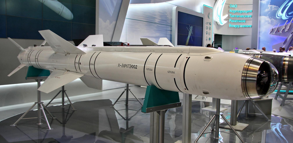 Khác với Kh-47M2 Kinzhal, siêu tên lửa Gremlin sẽ được sử dụng trên cả tiêm kích MiG-31, Su-30, Su-35, cũng như Su-57 và oanh tạc cơ Tu-22M3. Điều này có thể thực hiện do kích thước của vũ khí vừa với khoang bên trong của máy bay chiến đấu tàng hình.