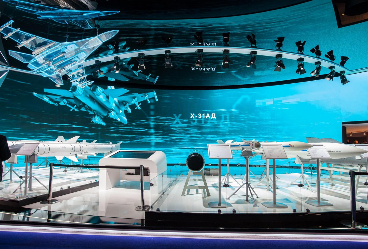 Một tên lửa dẫn đường siêu thanh với tên mã Gremlin hoặc GZUR có thể xuất hiện sớm nhất vào năm 2023, đó là thời điểm Bộ Quốc phòng Liên bang Nga lên kế hoạch thử nghiệm vũ khí mới.