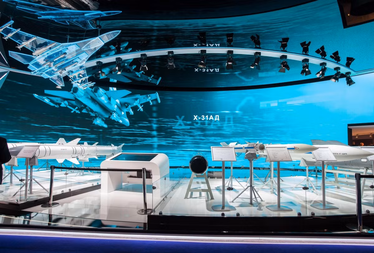 Một tên lửa dẫn đường siêu thanh với tên mã Gremlin hoặc GZUR có thể xuất hiện sớm nhất vào năm 2023, đó là thời điểm Bộ Quốc phòng Liên bang Nga lên kế hoạch thử nghiệm vũ khí mới.