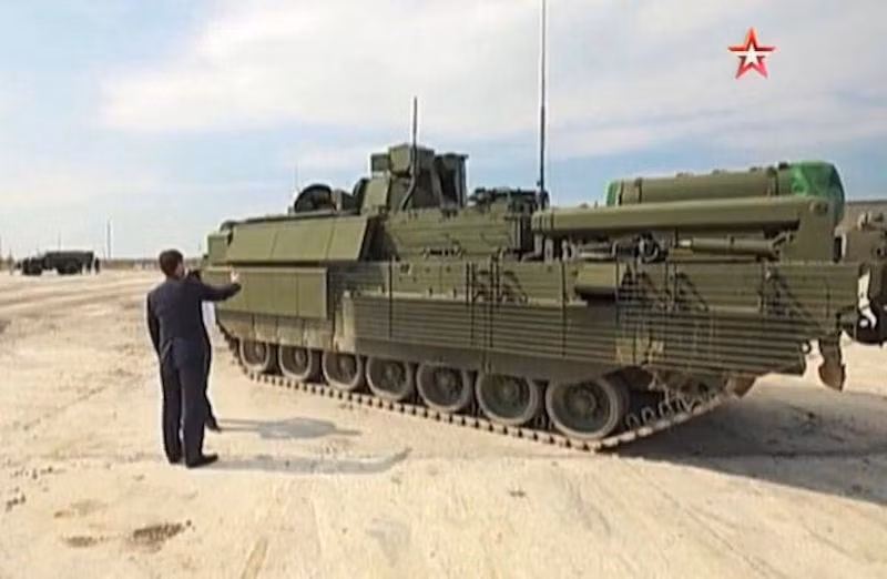 Về chức năng, T-16 khác với những ARV thuộc thế hệ trước bởi sự hiện diện của một bộ điều khiển có thể nâng đến một tấn rưỡi, cũng như chiều cao và sức mạnh của cần trục đều tăng lên.